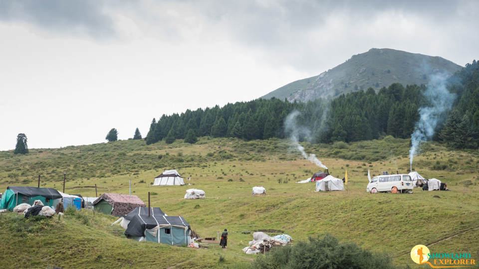 Nomads tents nearby Langmusi