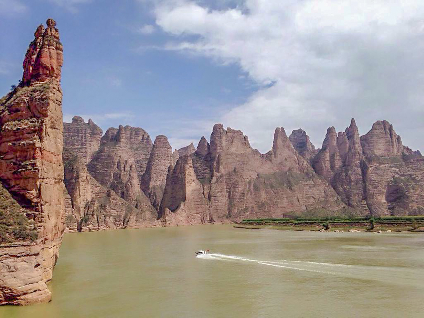 The view of Yellow River from boat to Binglingsi