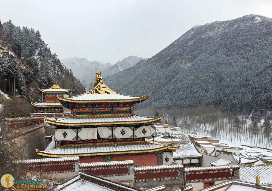 Youningsi or Gonlung Monastery in the snow