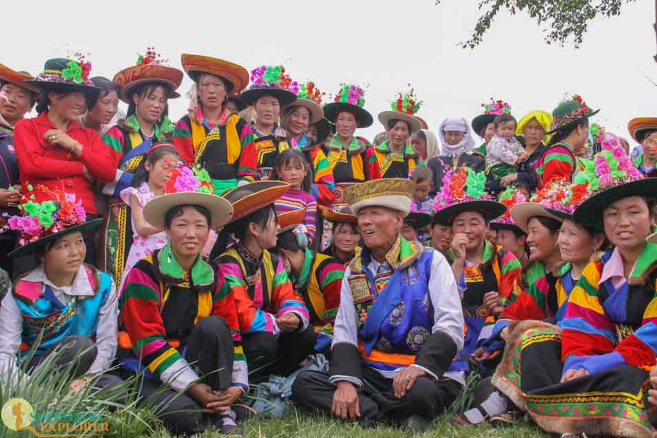 Group photo of Tu ethnic group in Huzhu County