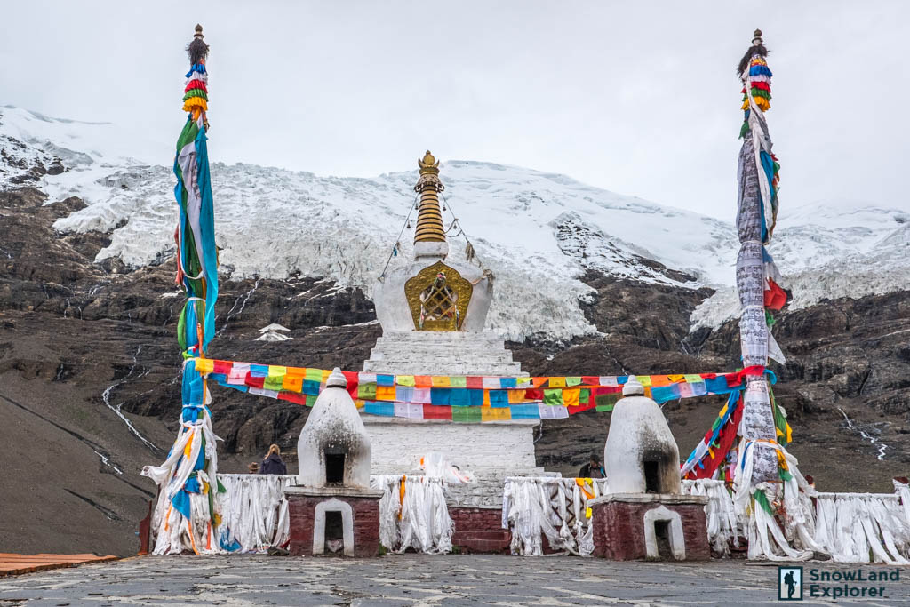 Karo-la Glacier and white stupa on the way from Shigatse to Lhasa