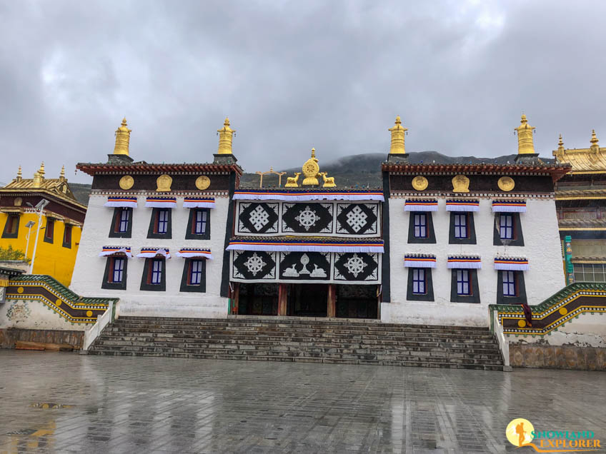 Main assembly hall at Rongwo Monastery 