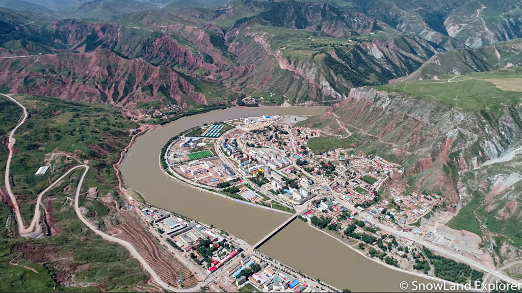 Aerial view of Ragya Monastery and Chung gol town in Machen, Golog Tibetan Autonomous Prefecture. 