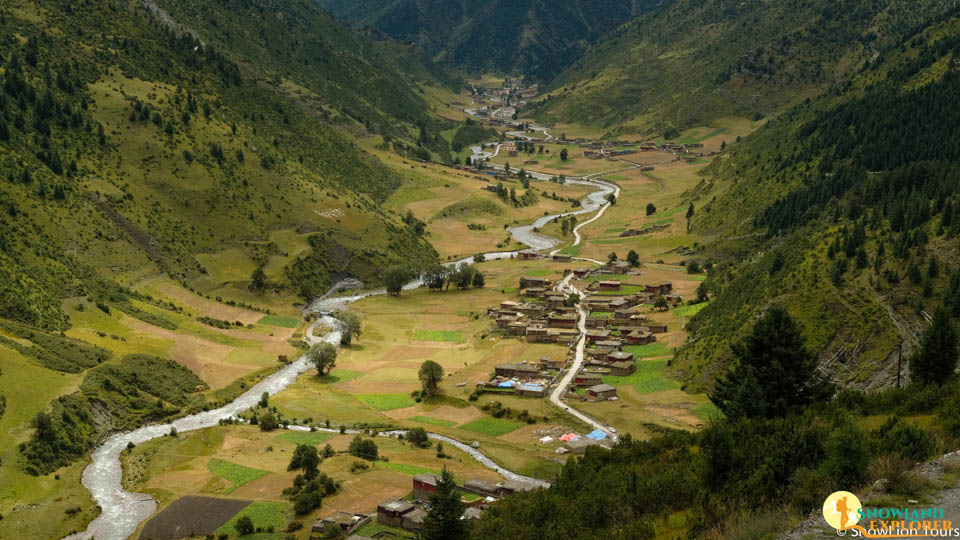 Tibetan villages in Dzongsar Valley 