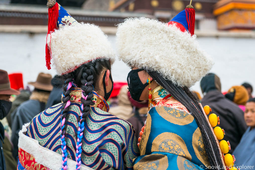 Two Tibetan girls at the Festival in Amdo