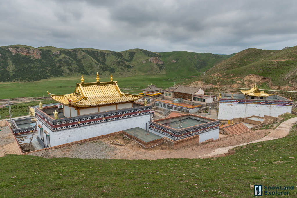 A monastery on the way to Chaka Salt Lake